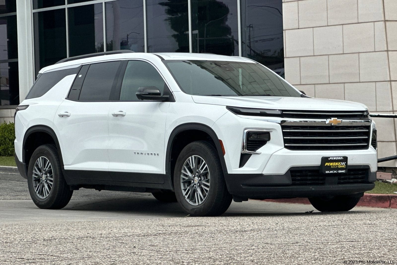 2024 Chevrolet Traverse LT