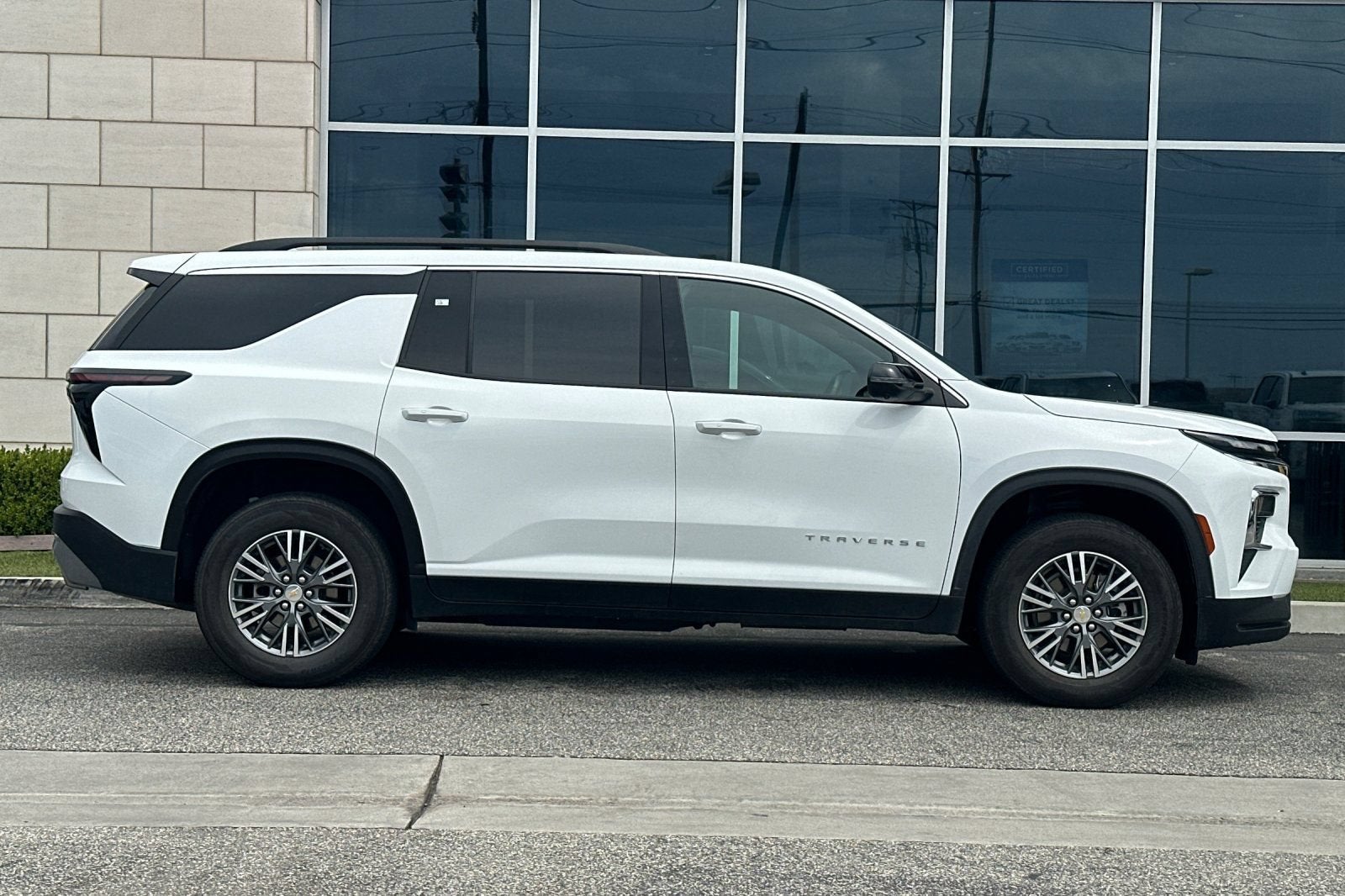 2024 Chevrolet Traverse LT