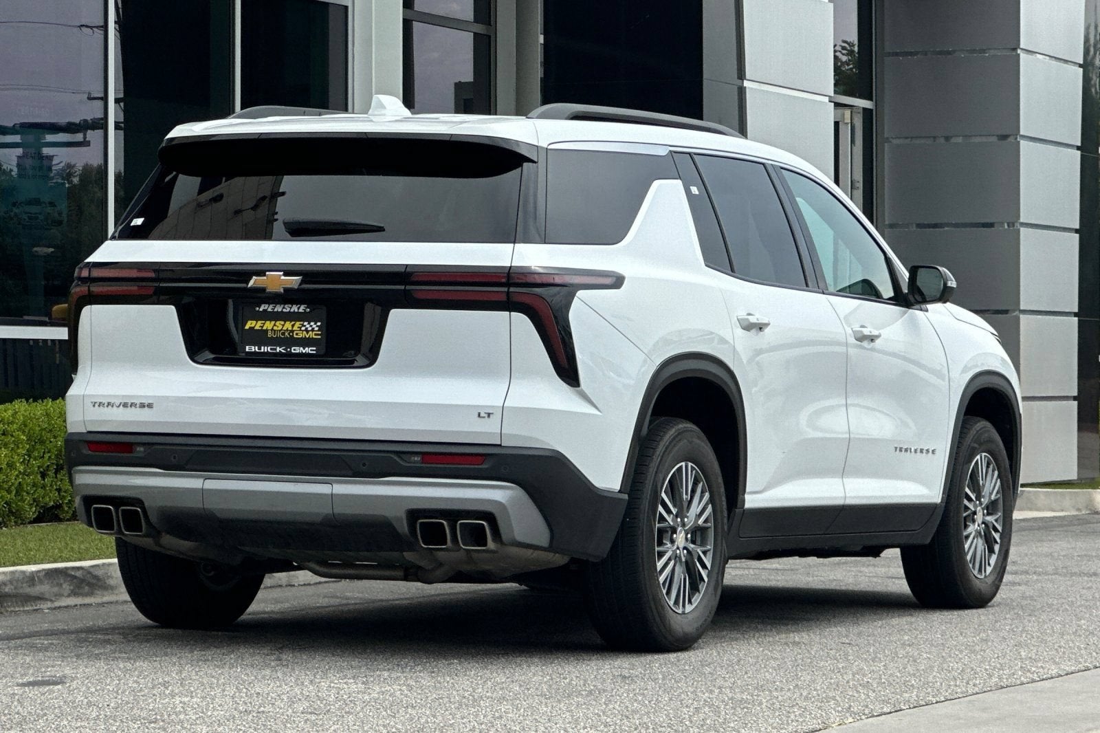 2024 Chevrolet Traverse LT