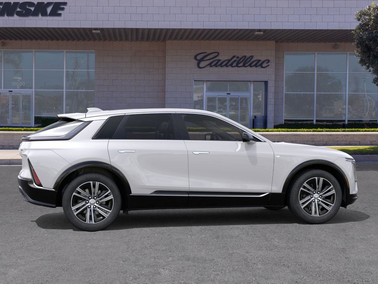 2025 Cadillac LYRIQ Luxury 2