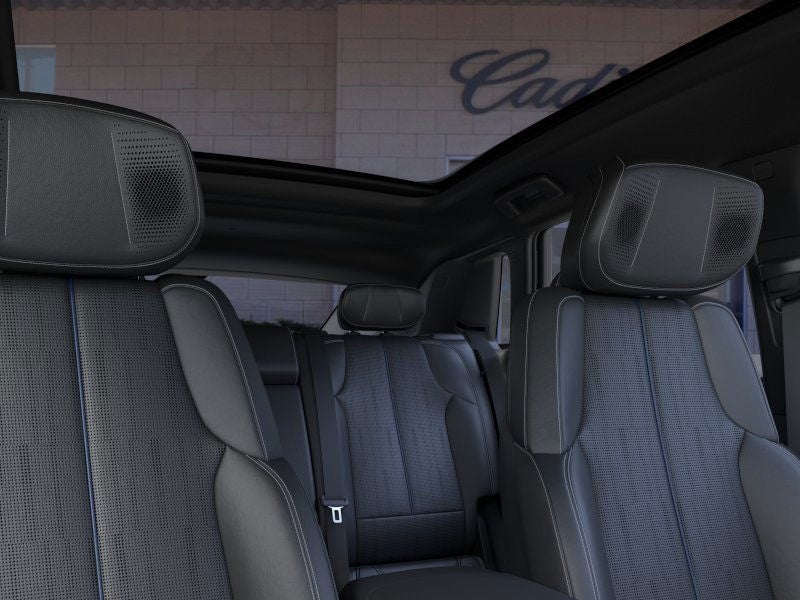 2025 Cadillac LYRIQ Luxury 2