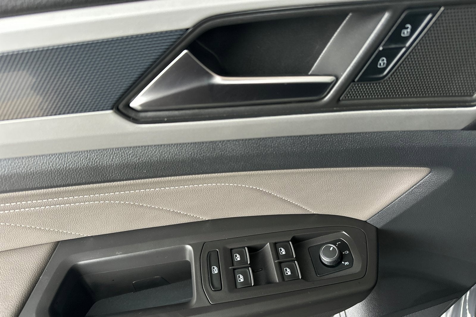 2022 Volkswagen Atlas Cross Sport 3.6L V6 SEL R-Line