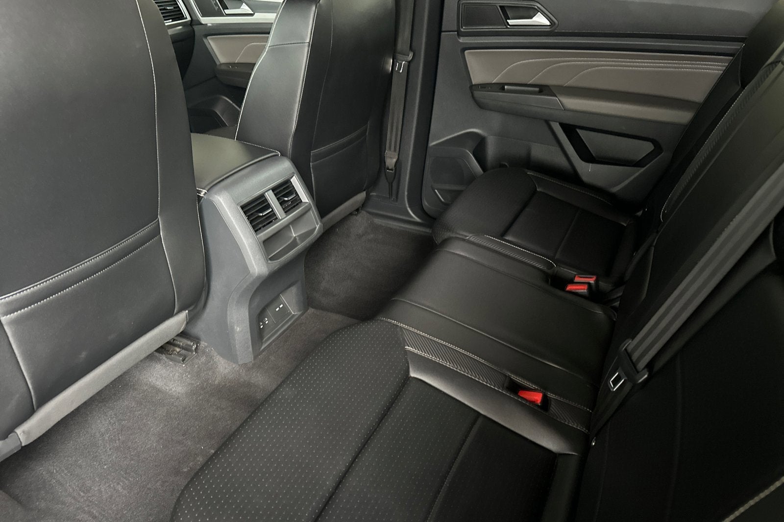 2022 Volkswagen Atlas Cross Sport 3.6L V6 SEL R-Line