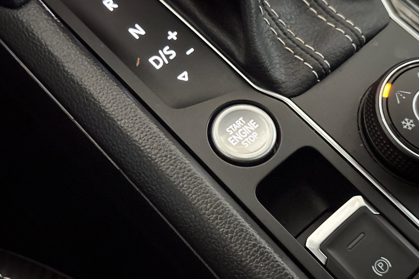 2022 Volkswagen Atlas Cross Sport 3.6L V6 SEL R-Line