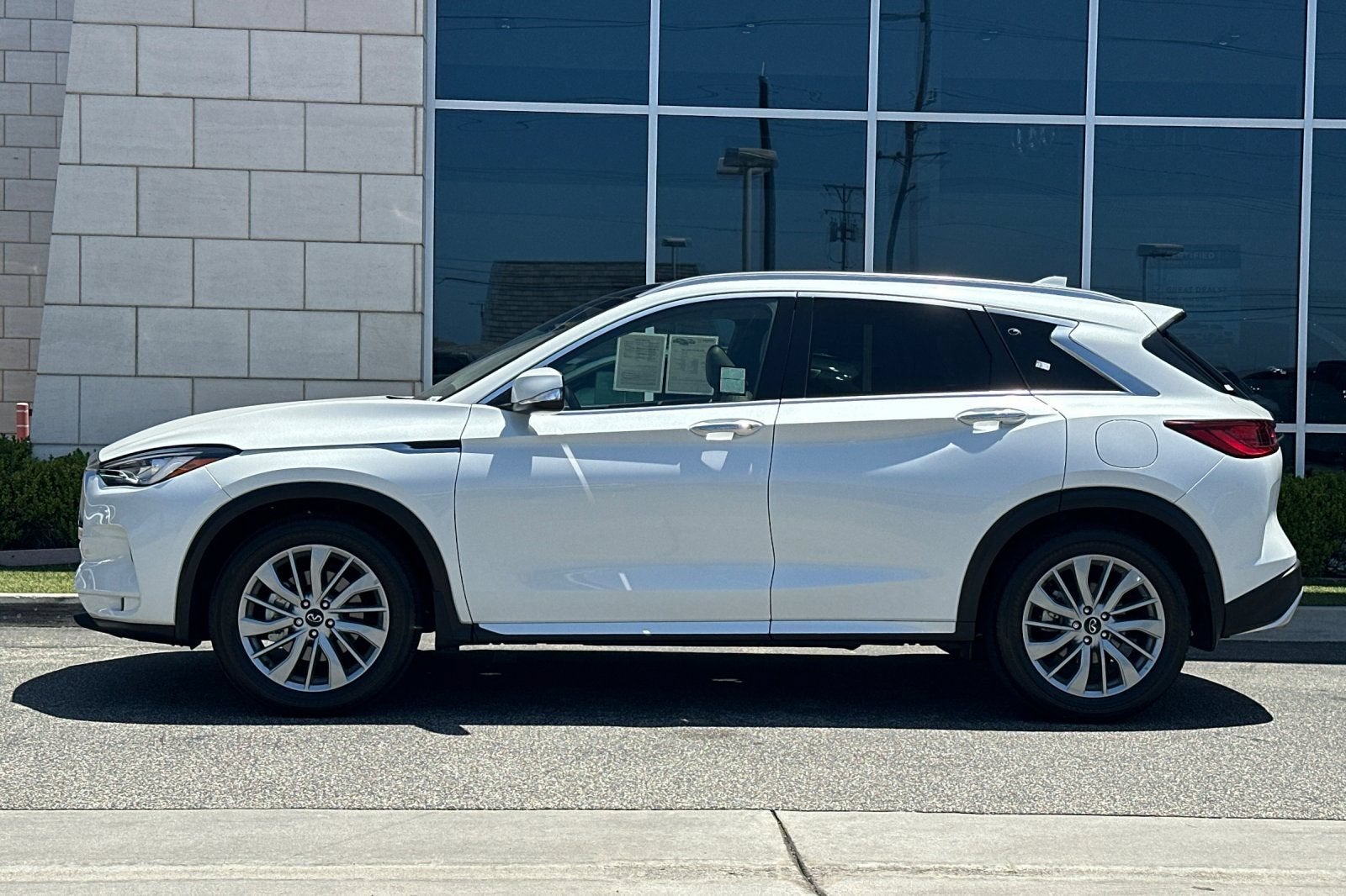2023 INFINITI QX50 LUXE